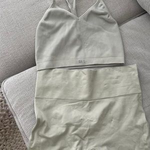 Set Active Sculpflex set in the color Oat Milk